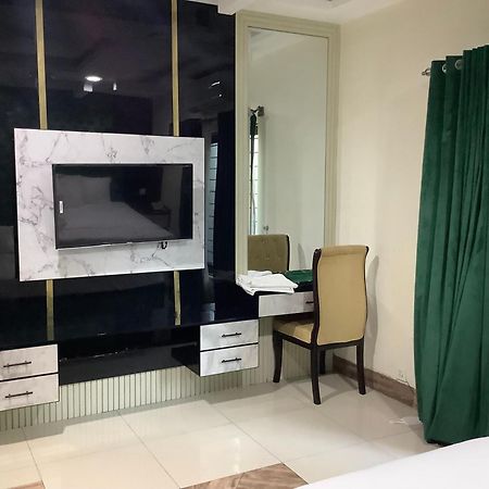 Rose Valet Guest House อิสลามาบัด ภายนอก รูปภาพ