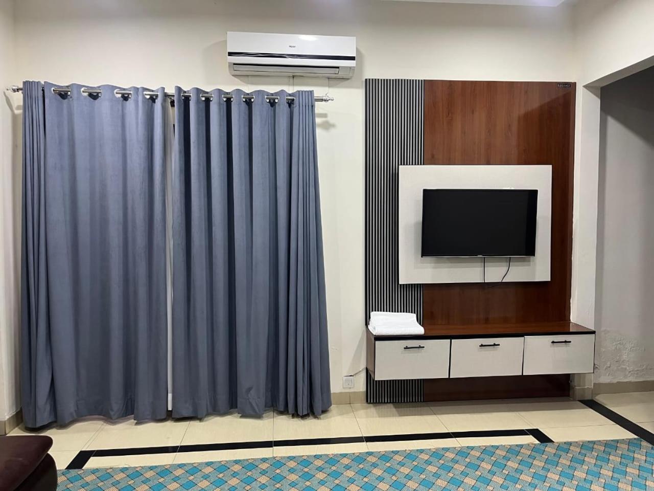 Rose Valet Guest House อิสลามาบัด ภายนอก รูปภาพ