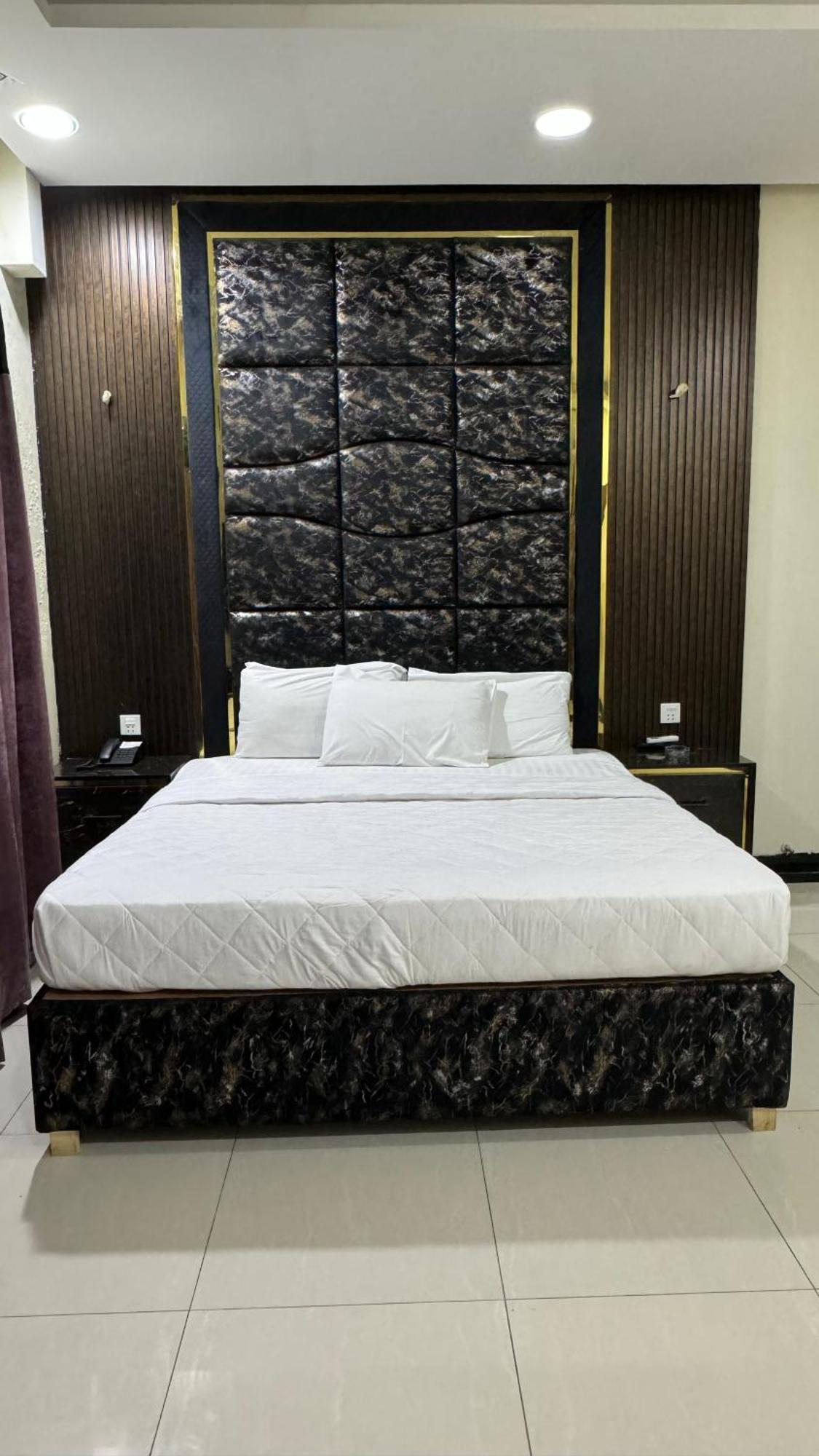 Rose Valet Guest House อิสลามาบัด ภายนอก รูปภาพ
