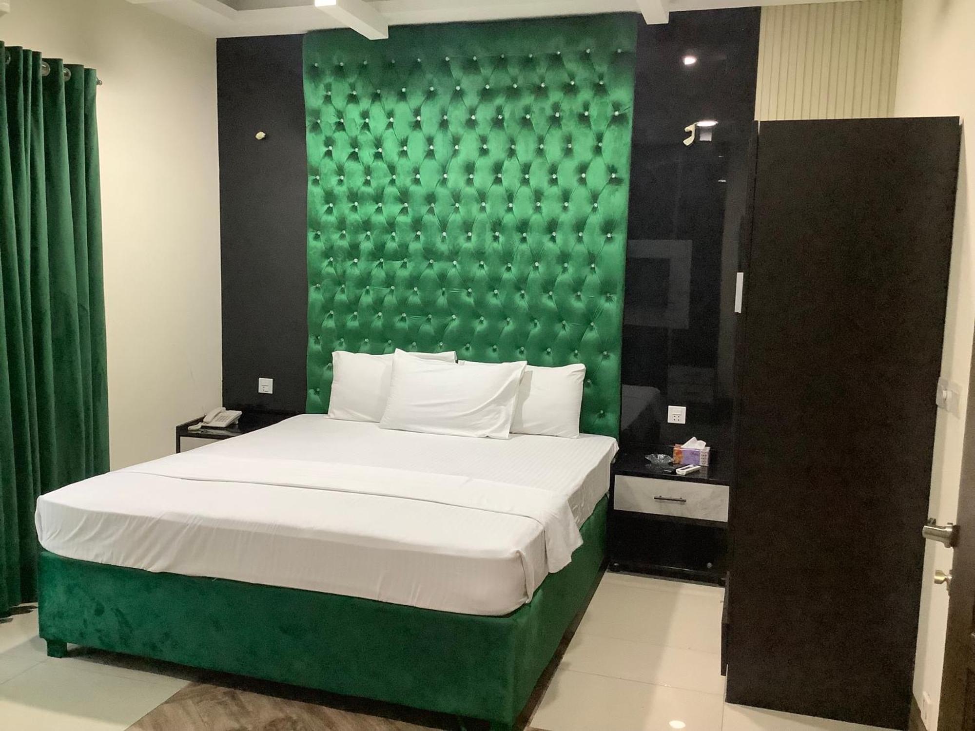 Rose Valet Guest House อิสลามาบัด ภายนอก รูปภาพ